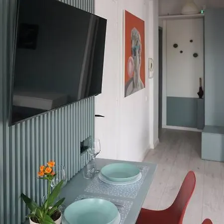 Pop Stylish - Center Apartment