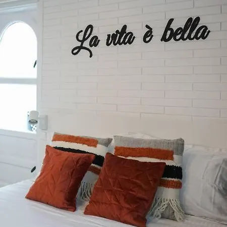 Apartment Pop Stylish - Center